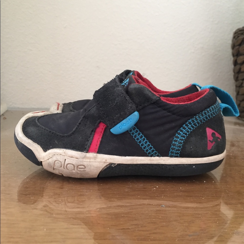 Plae shoes in size 7